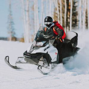 雪地摩托車